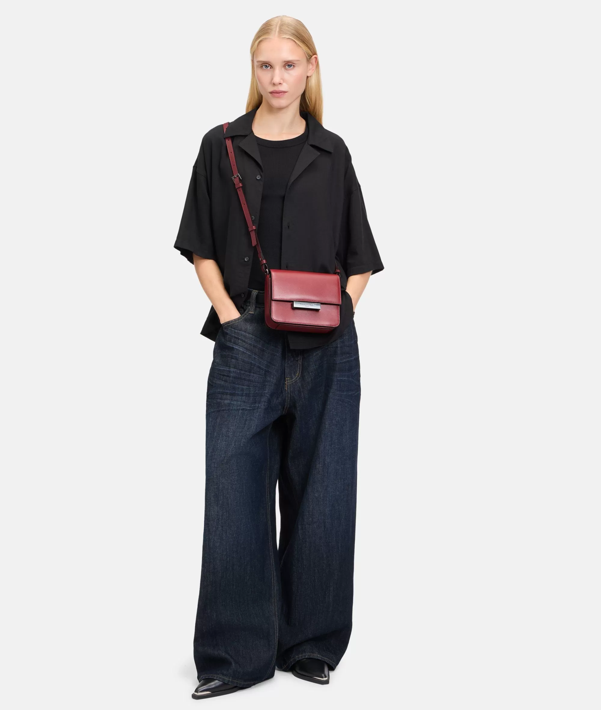 LIEBESKIND BERLIN  Ledertaschen | Umhängetaschen<Alex Crossbody S bordeaux