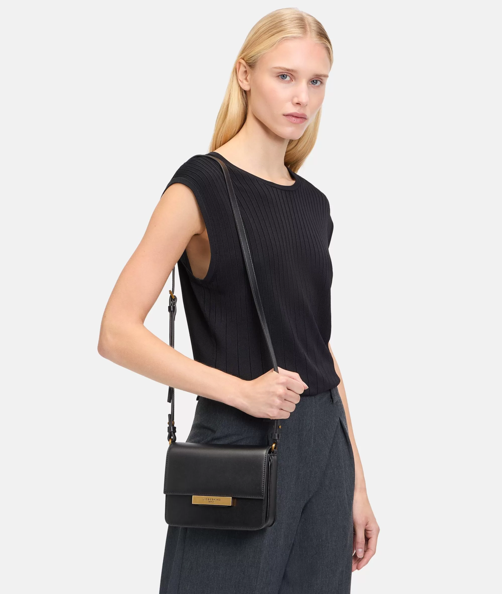 LIEBESKIND BERLIN  Ledertaschen | Umhängetaschen<Alex Crossbody S schwarz