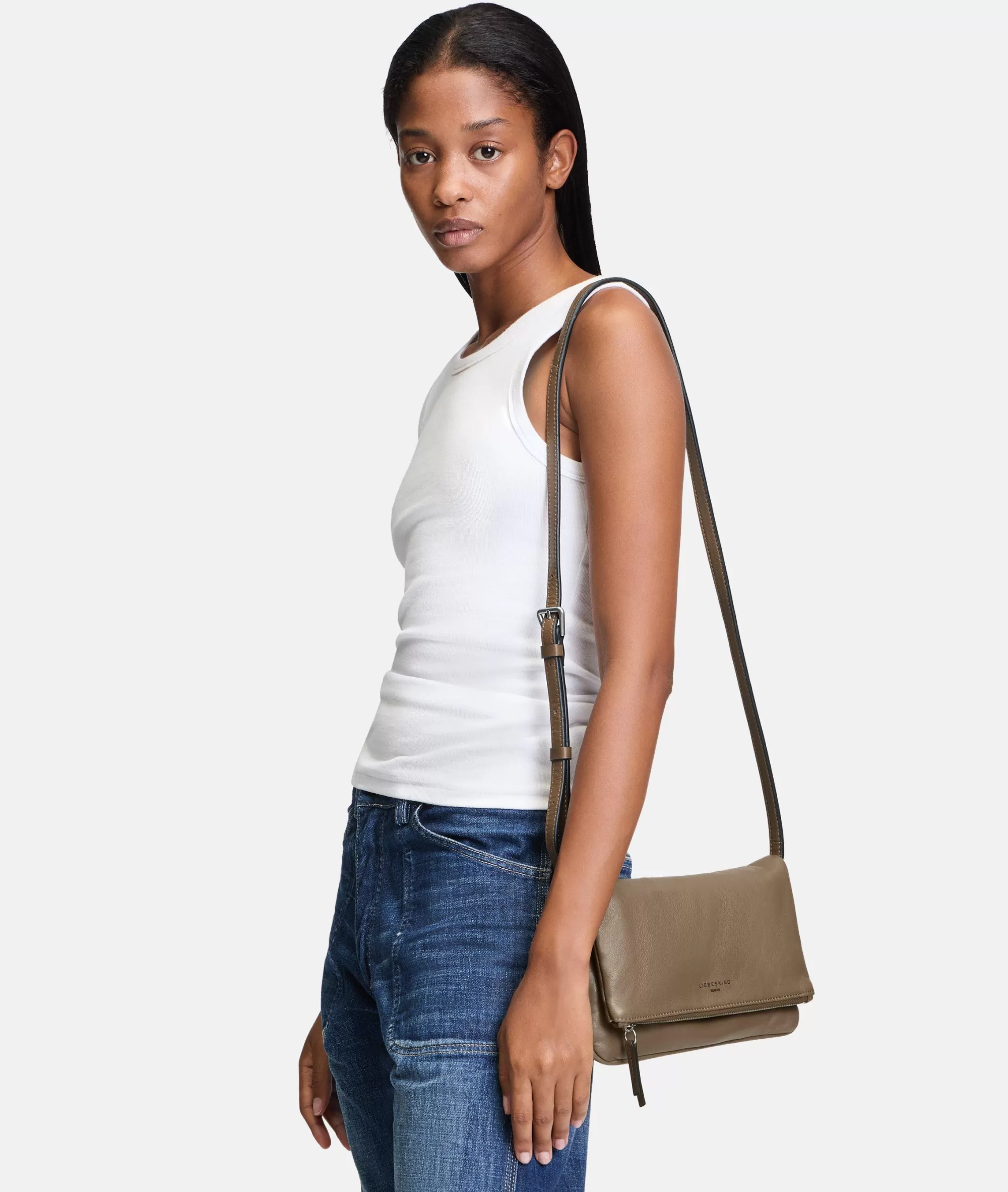 LIEBESKIND BERLIN  Ledertaschen | Umhängetaschen<Aloe Crossbody M sandstein