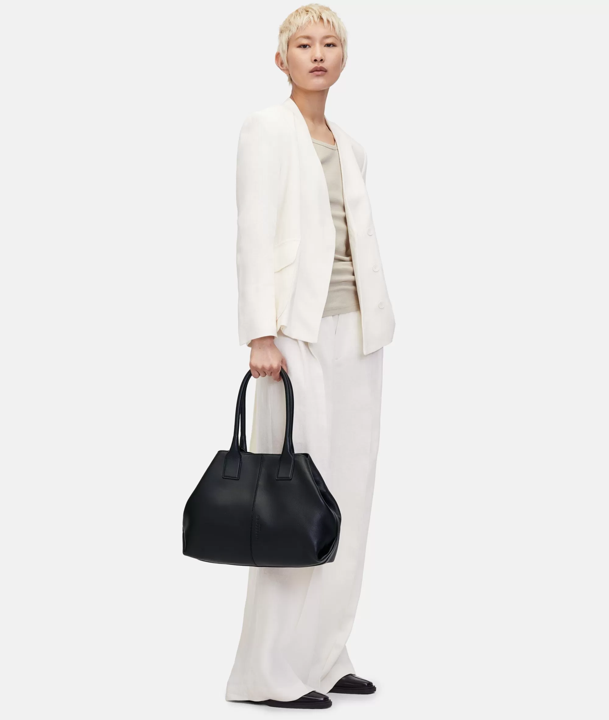 LIEBESKIND BERLIN  Bestseller | Ledertaschen<Chelsea Shopper M schwarz