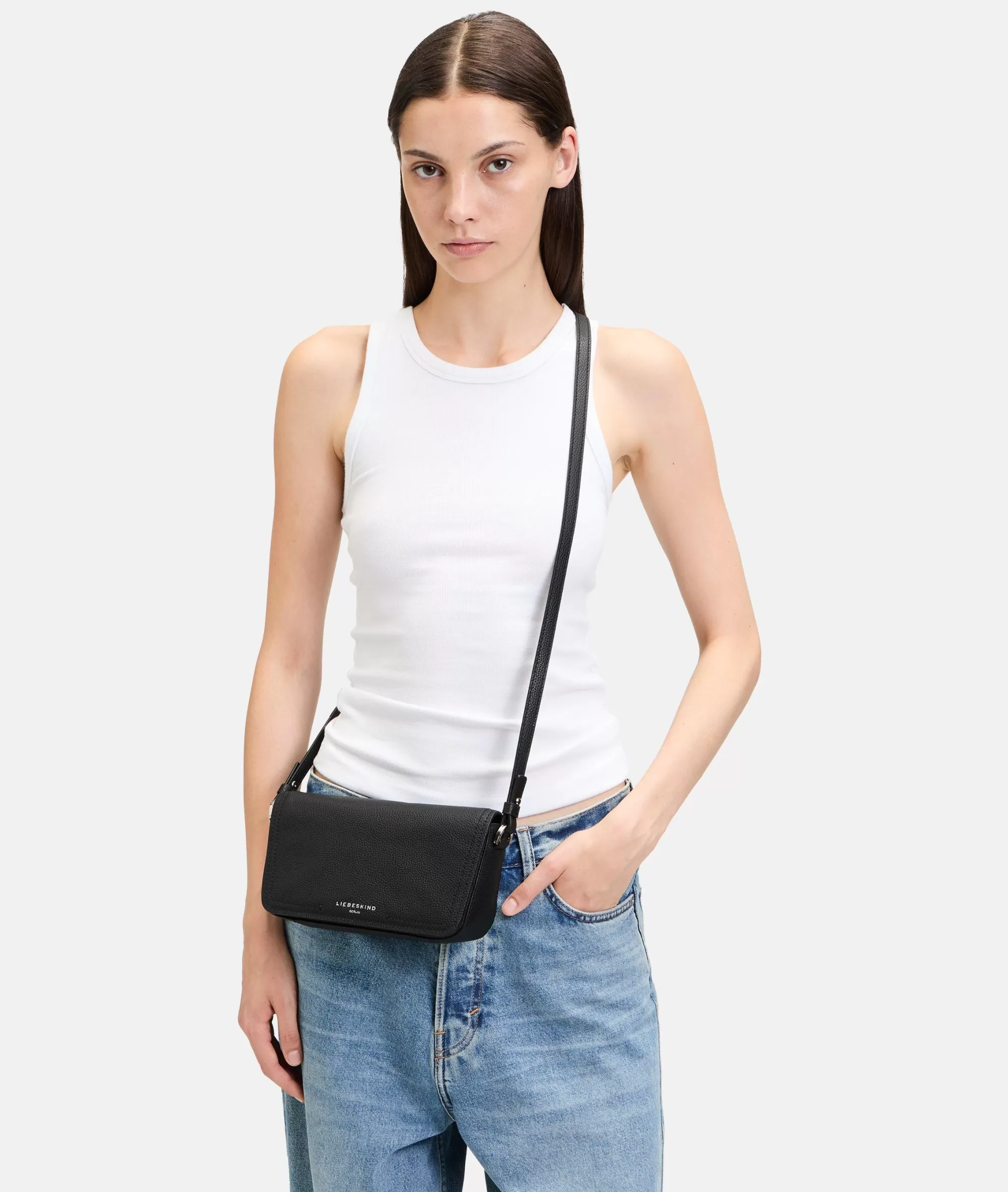 LIEBESKIND BERLIN  Ledertaschen | Umhängetaschen<Chudy Crossbody S schwarz