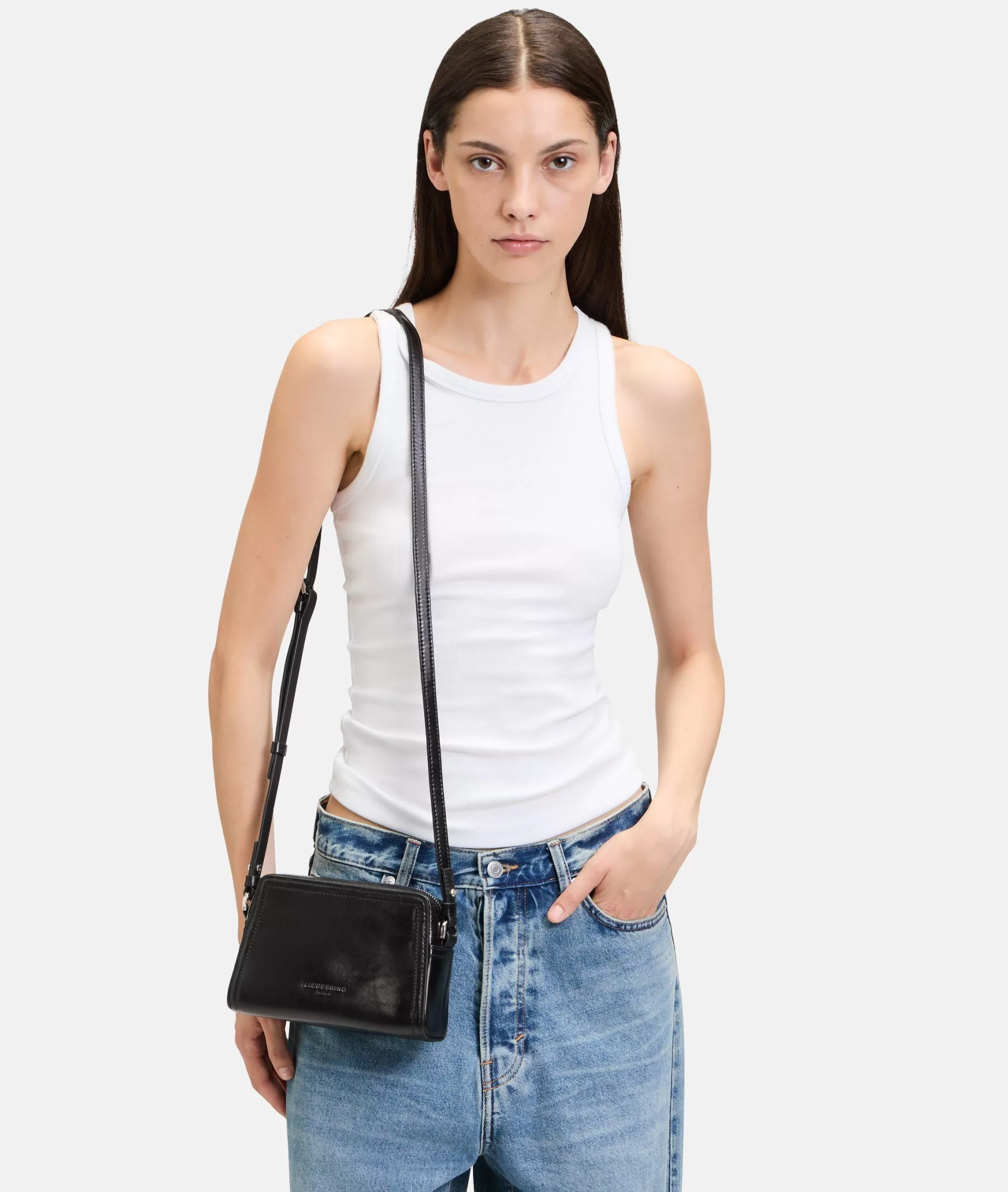 LIEBESKIND BERLIN  Ledertaschen | Umhängetaschen<Chudy Crossbody S schwarz