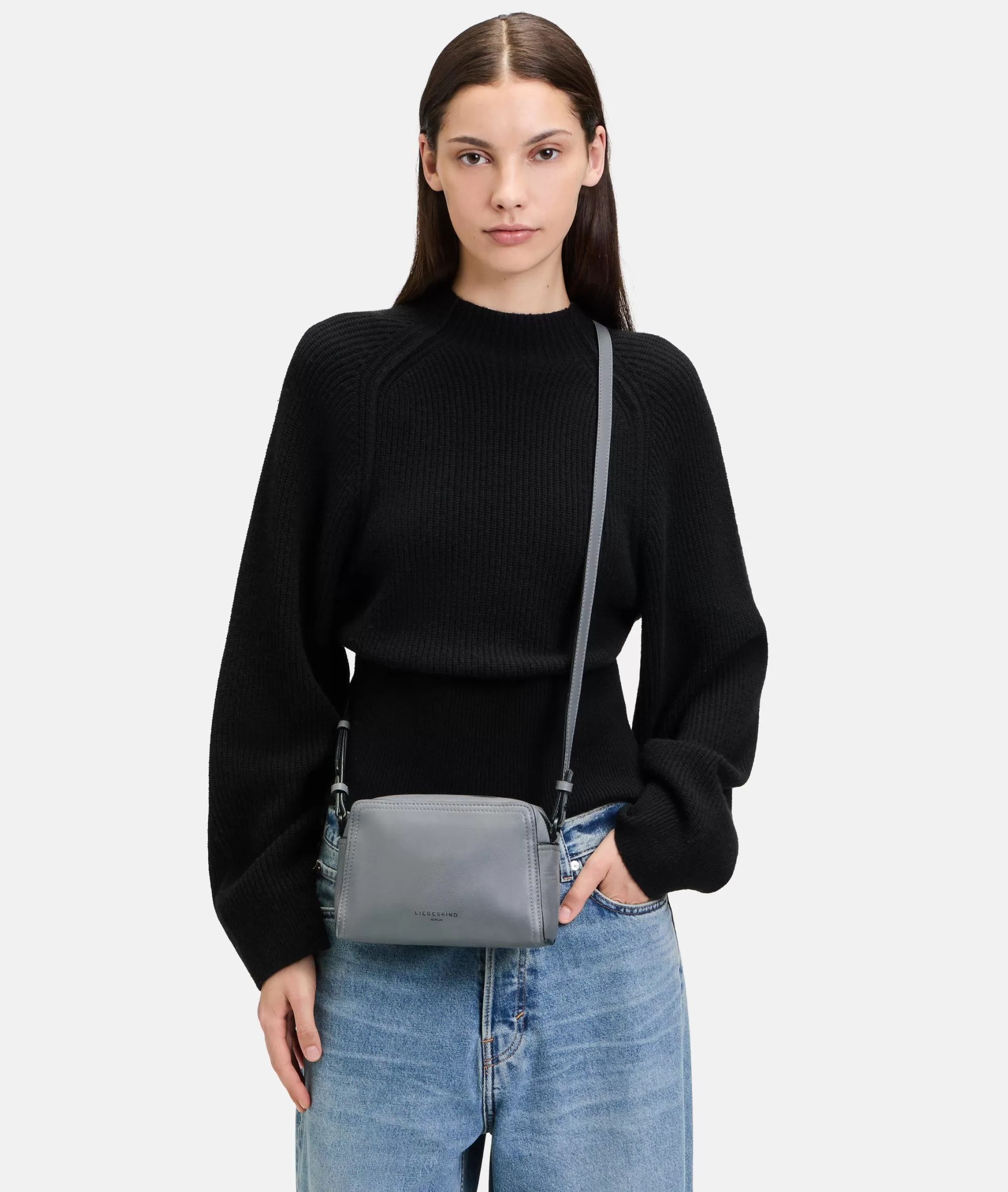 LIEBESKIND BERLIN  Ledertaschen | Umhängetaschen<Chudy Crossbody S grau