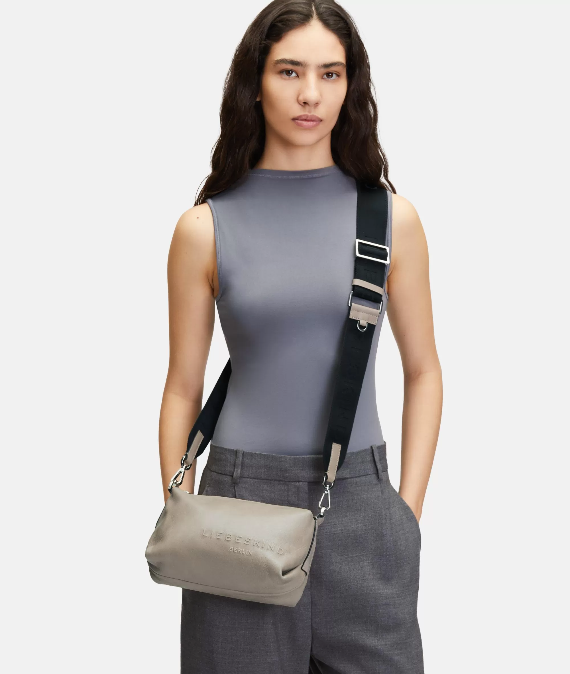 LIEBESKIND BERLIN  Ledertaschen | Umhängetaschen<Elvira Camera Bag S beige