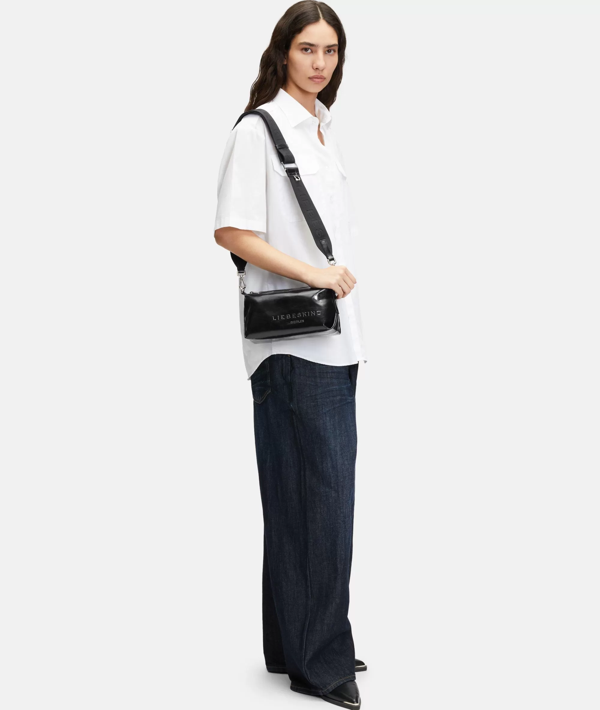 LIEBESKIND BERLIN  Ledertaschen | Umhängetaschen<Elvira Camera Bag S schwarz