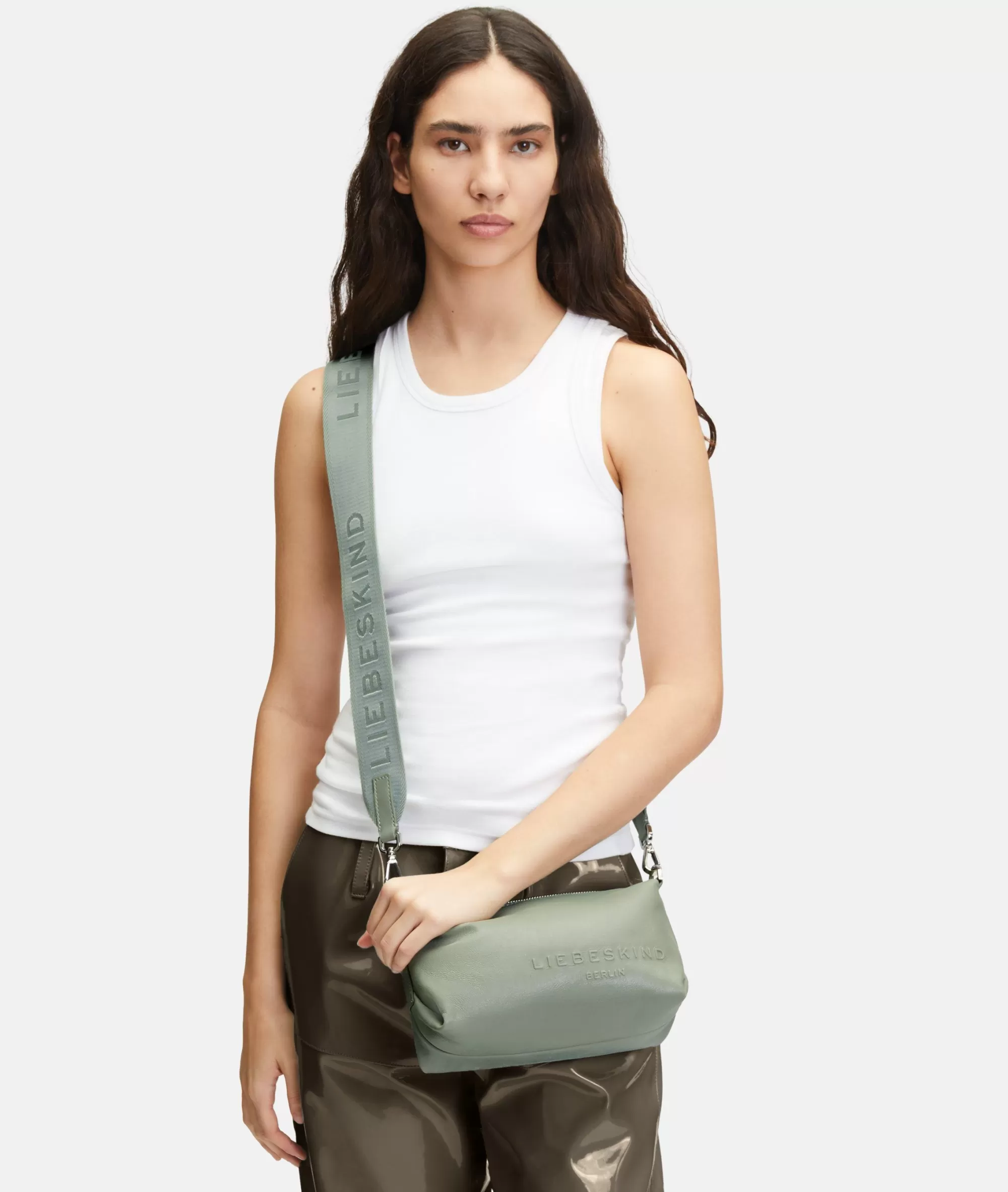 LIEBESKIND BERLIN  Ledertaschen | Umhängetaschen<Elvira Camera Bag S salbeigrün
