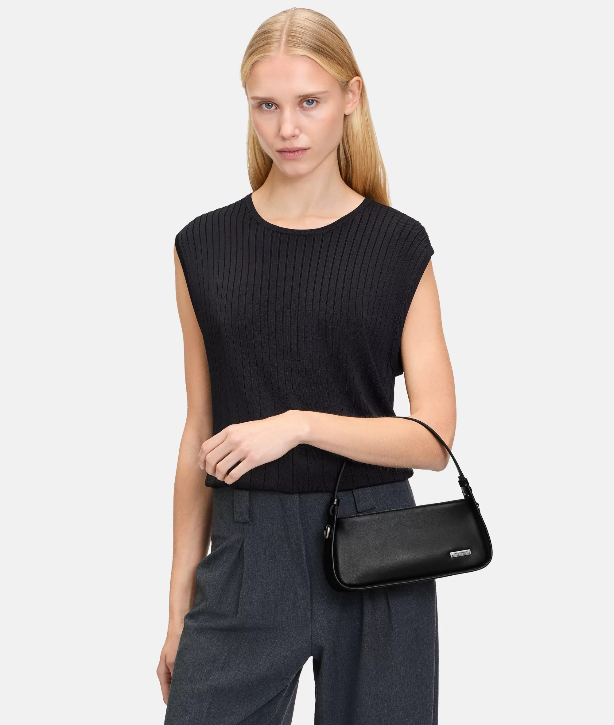 LIEBESKIND BERLIN  Ledertaschen | Umhängetaschen<Franzis Crossbody XS schwarz