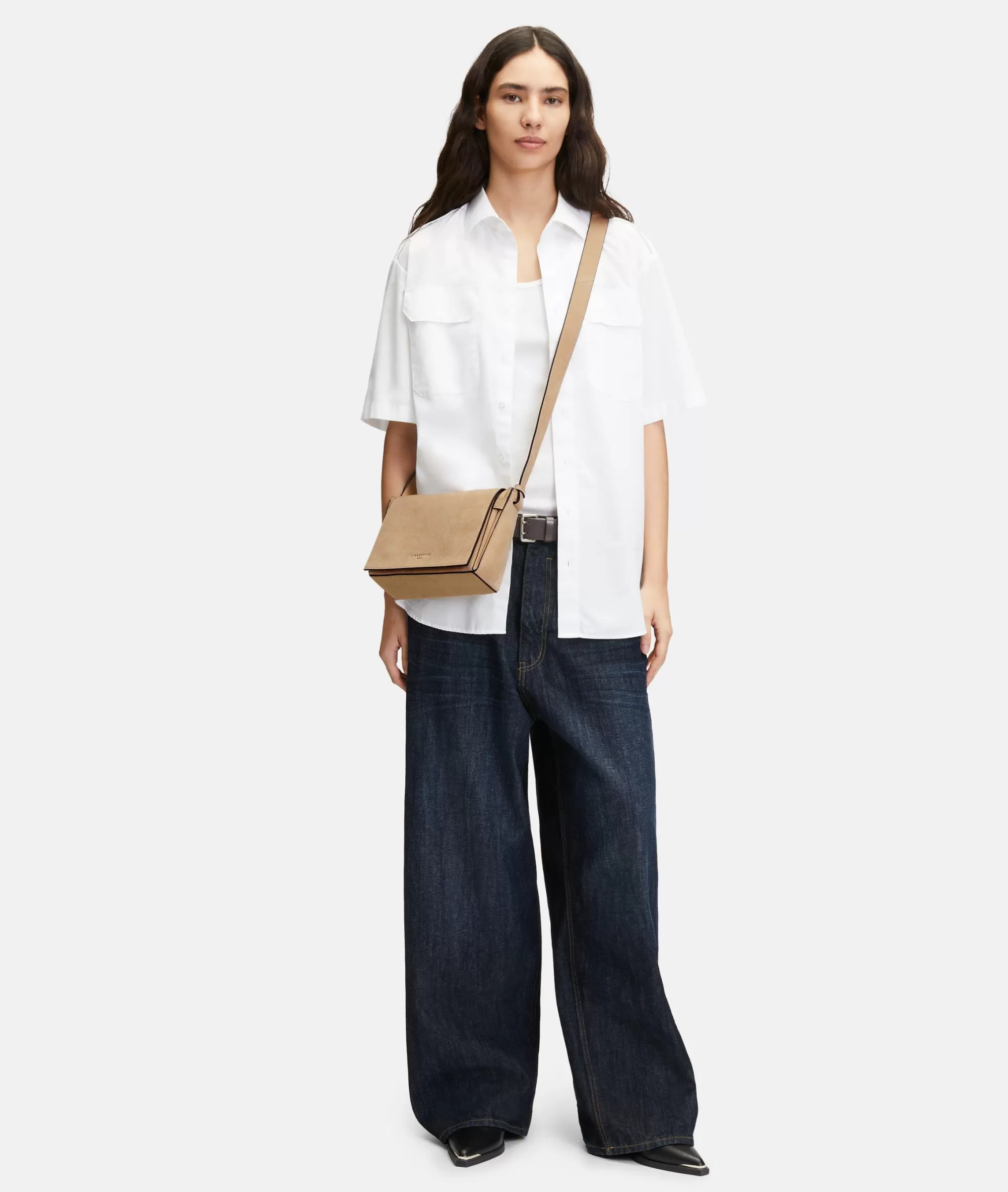 LIEBESKIND BERLIN  Ledertaschen | Umhängetaschen<Hilla Crossbody S sandstein