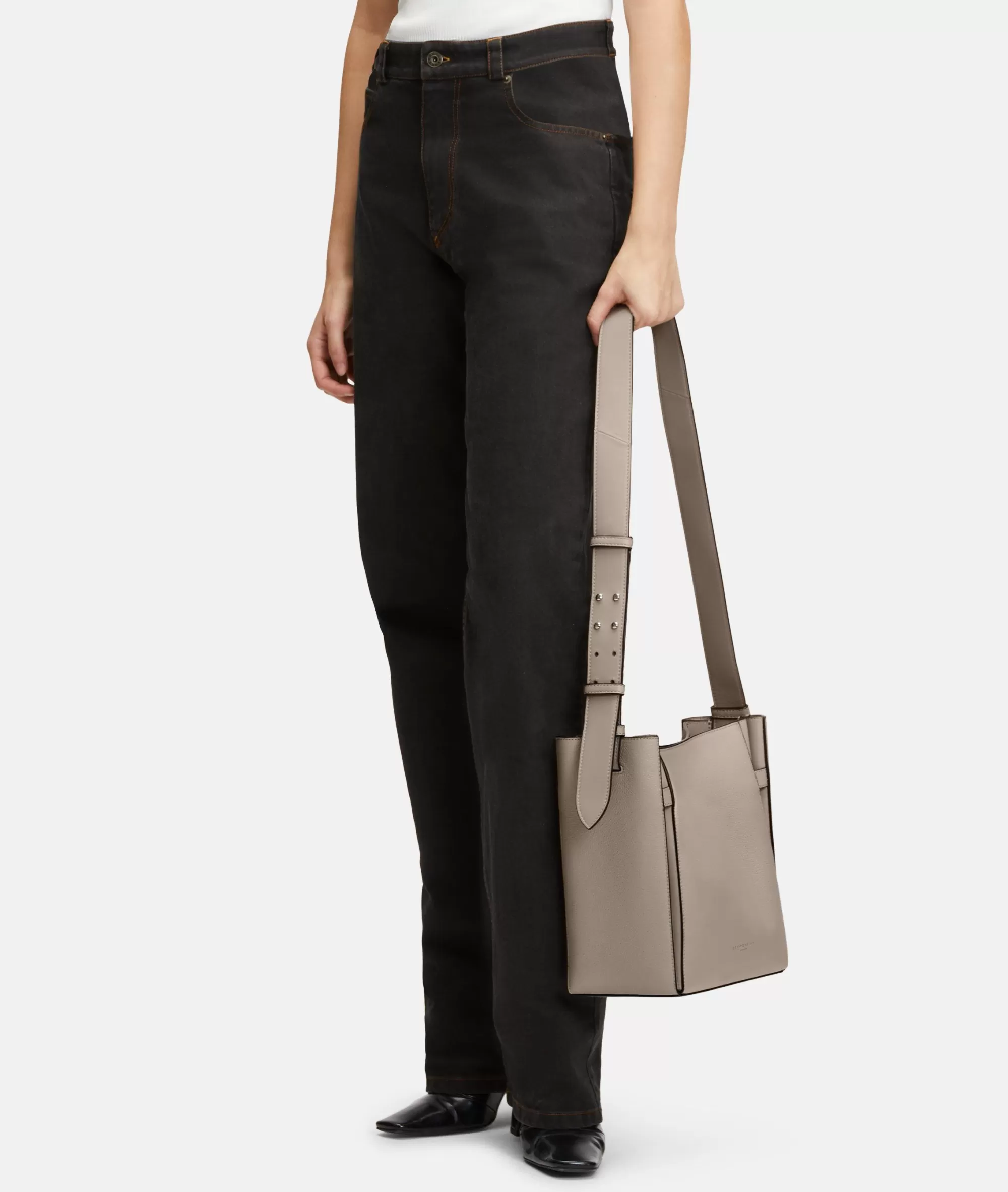 LIEBESKIND BERLIN  Business Bags | Ledertaschen<Hilla Hobo M beige