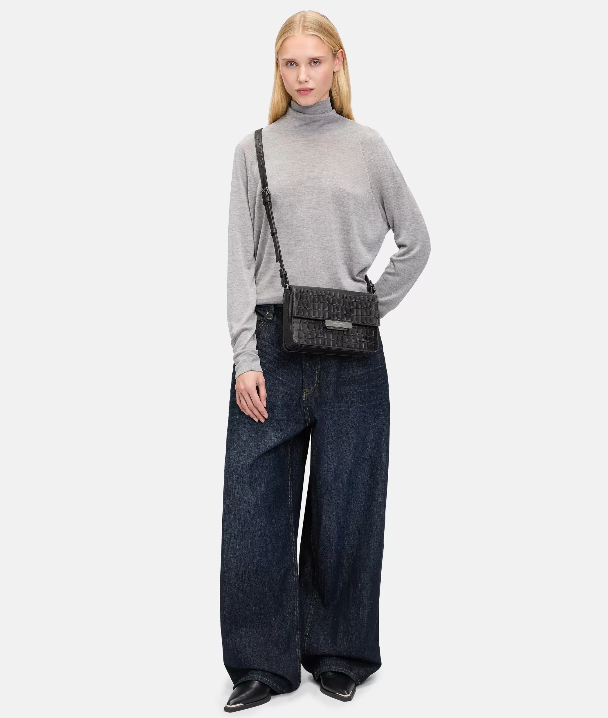 LIEBESKIND BERLIN  Ledertaschen | Umhängetaschen<Kroko Alex Crossbody M schwarz