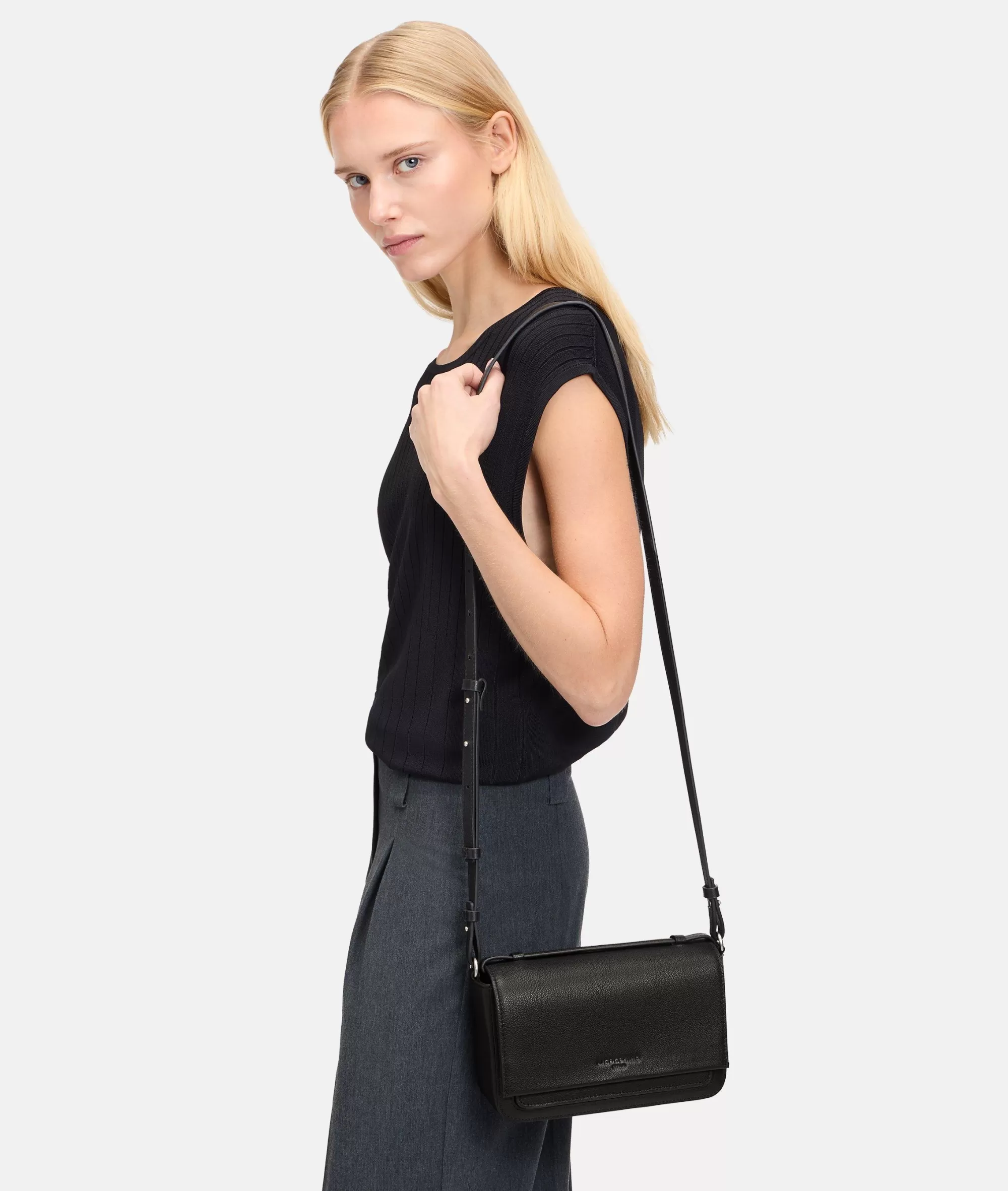 LIEBESKIND BERLIN  Ledertaschen | Umhängetaschen<Lea Crossbody S schwarz