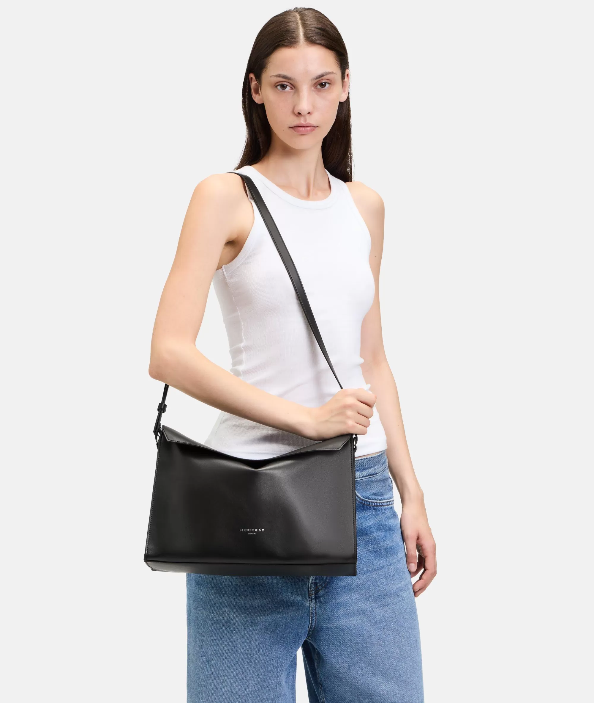 LIEBESKIND BERLIN  Ledertaschen | Umhängetaschen<Lora Crossbody M schwarz