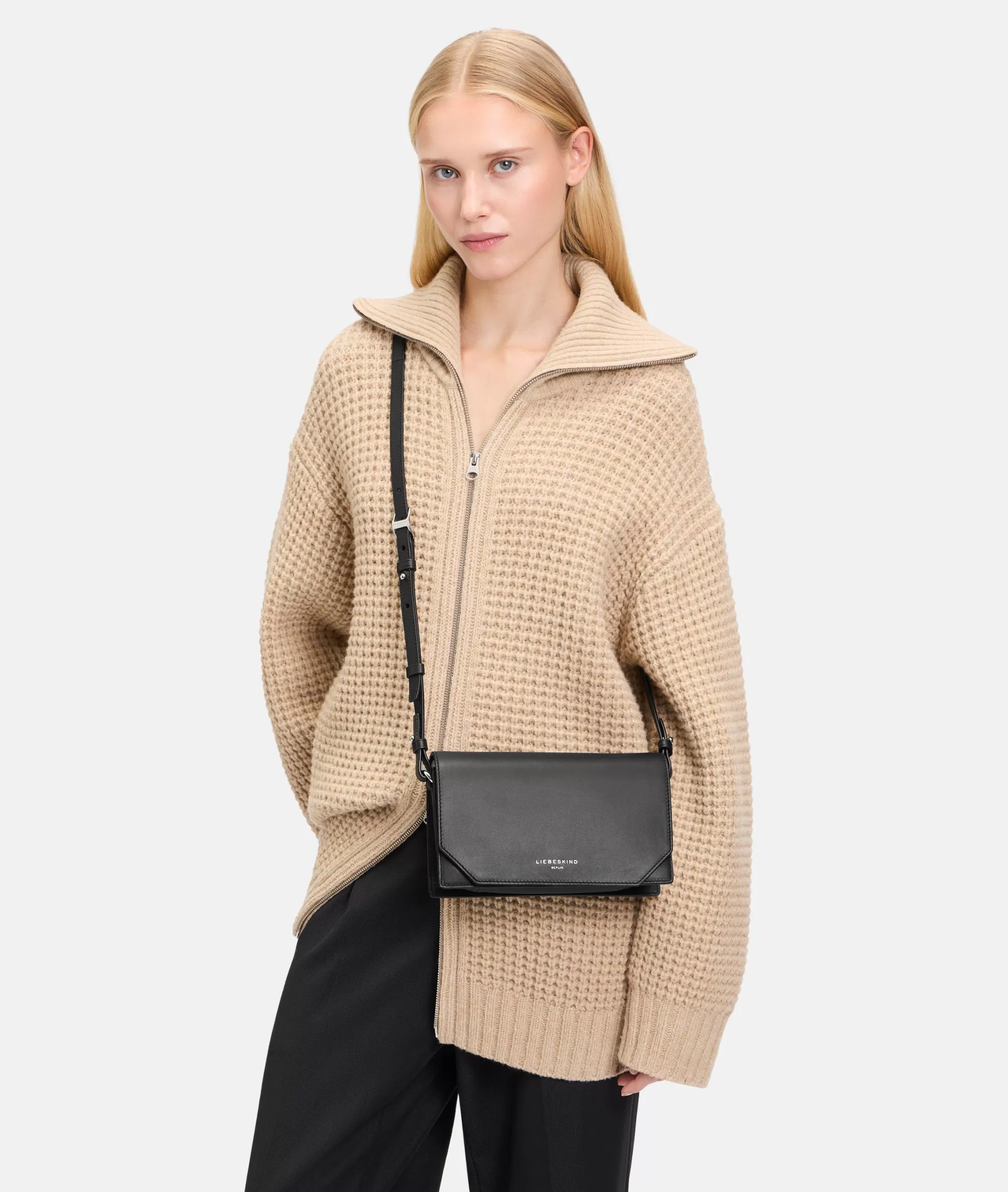 LIEBESKIND BERLIN  Ledertaschen | Umhängetaschen<Lora Crossbody S schwarz