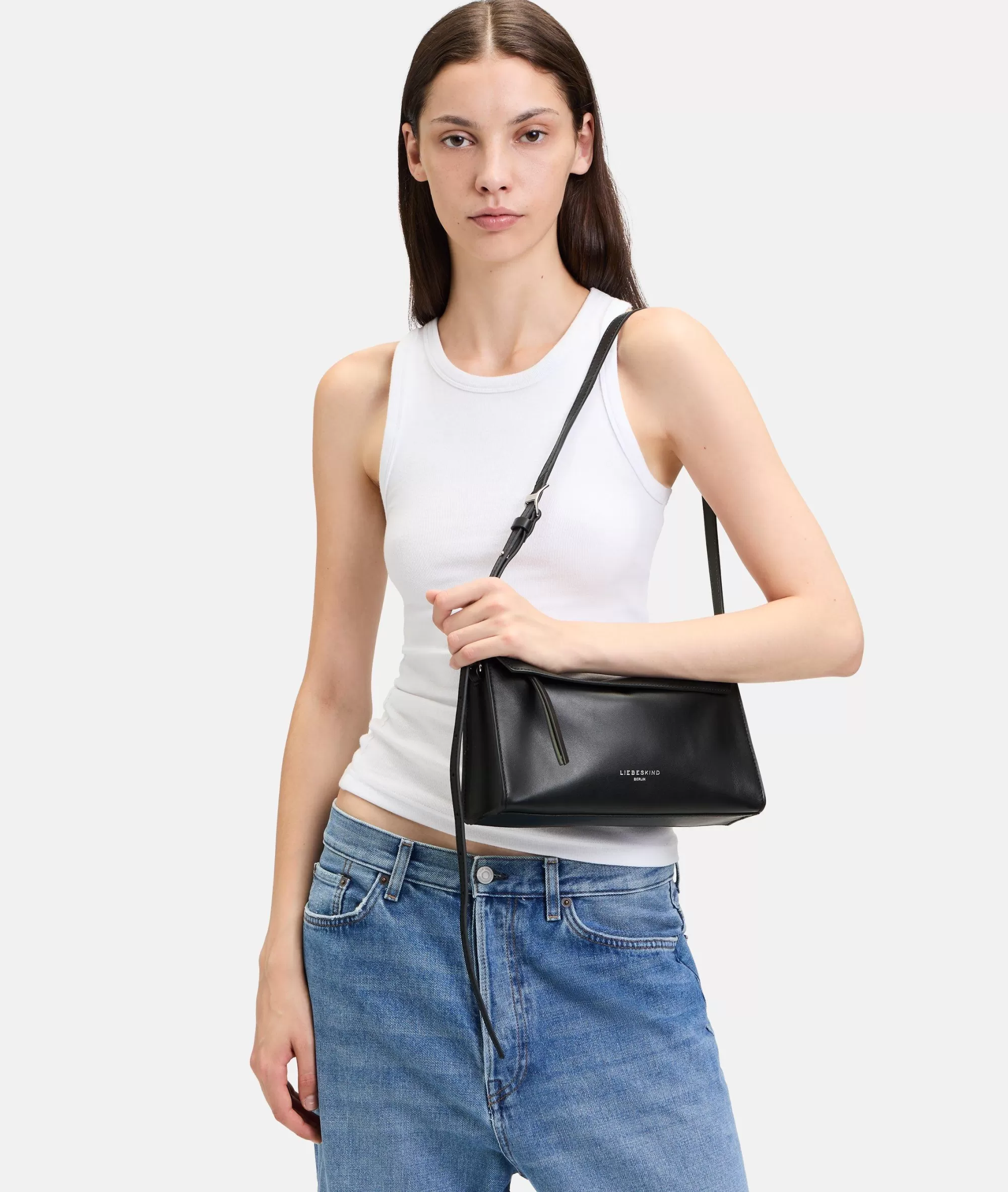 LIEBESKIND BERLIN  Ledertaschen | Umhängetaschen<Lora Crossbody S schwarz