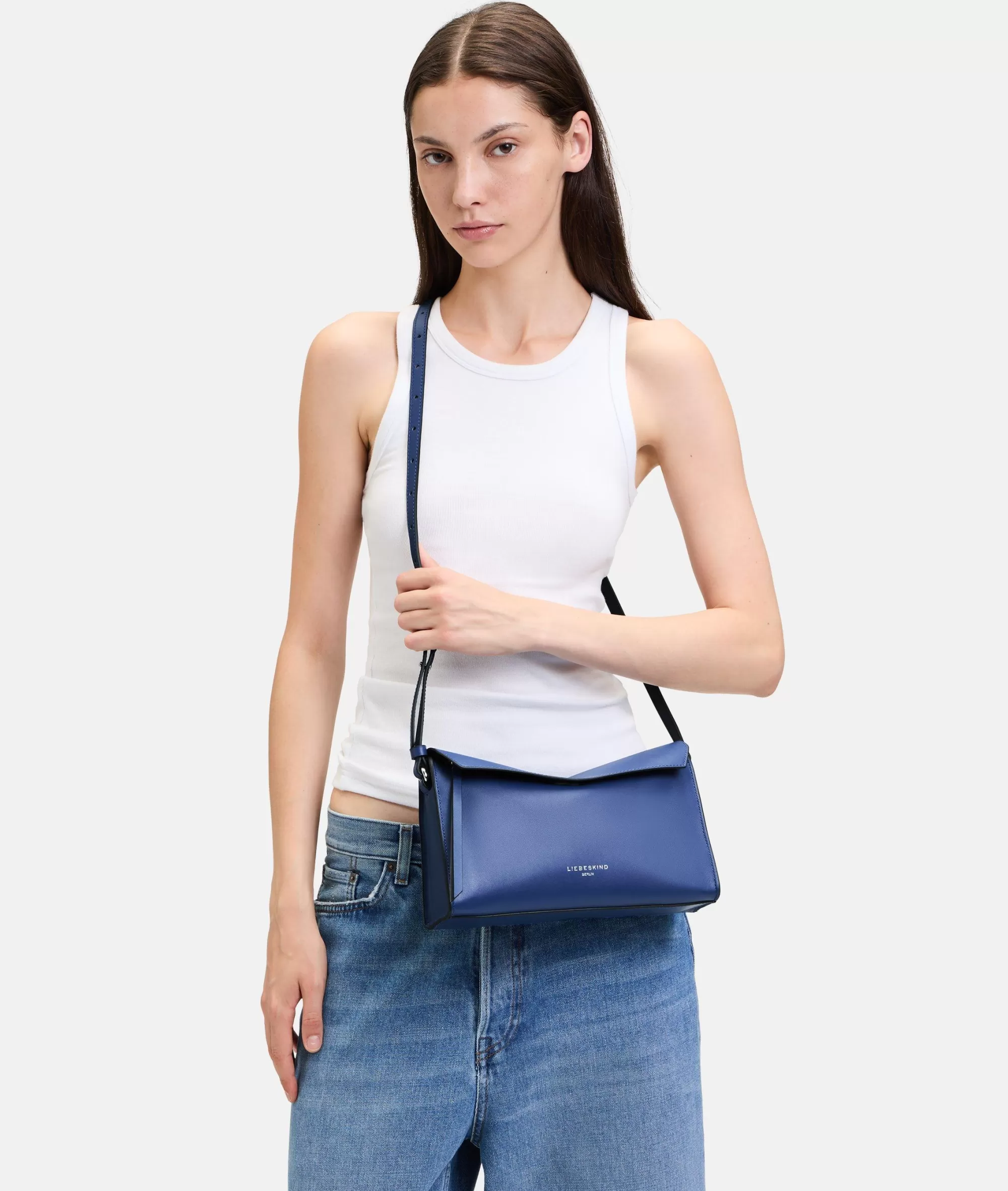 LIEBESKIND BERLIN  Ledertaschen | Umhängetaschen<Lora Crossbody S royalblau