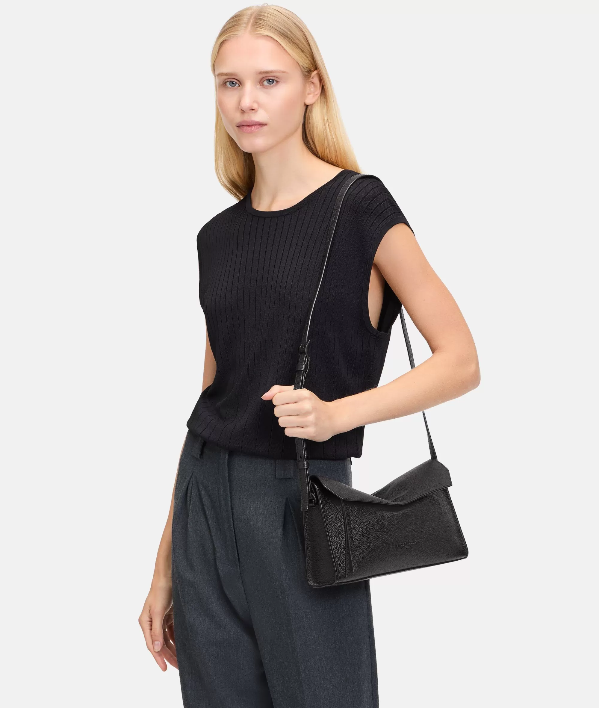 LIEBESKIND BERLIN  Bestseller | Ledertaschen<Lora Crossbody S schwarz