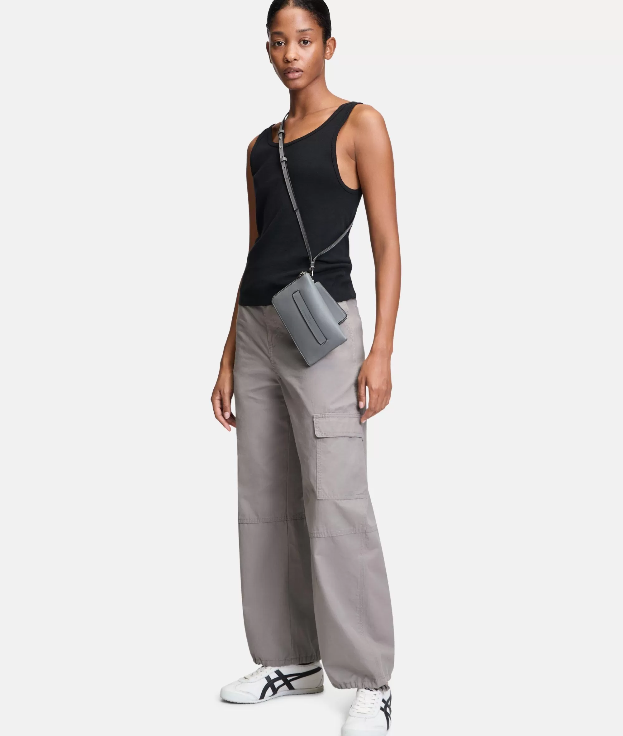 LIEBESKIND BERLIN  Ledertaschen | Umhängetaschen<Lora Pouch grau