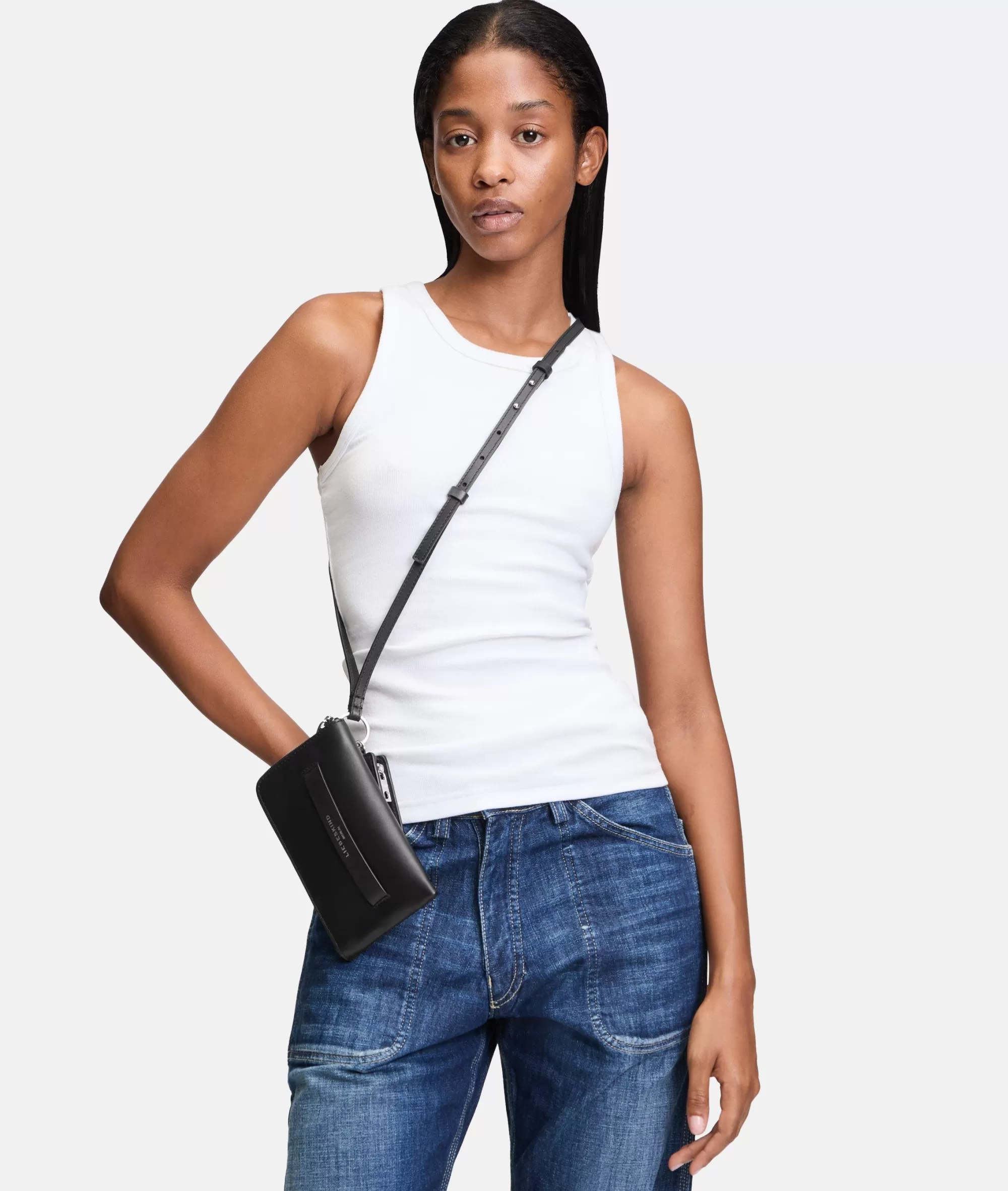 LIEBESKIND BERLIN  Ledertaschen | Umhängetaschen<Lora Pouch schwarz