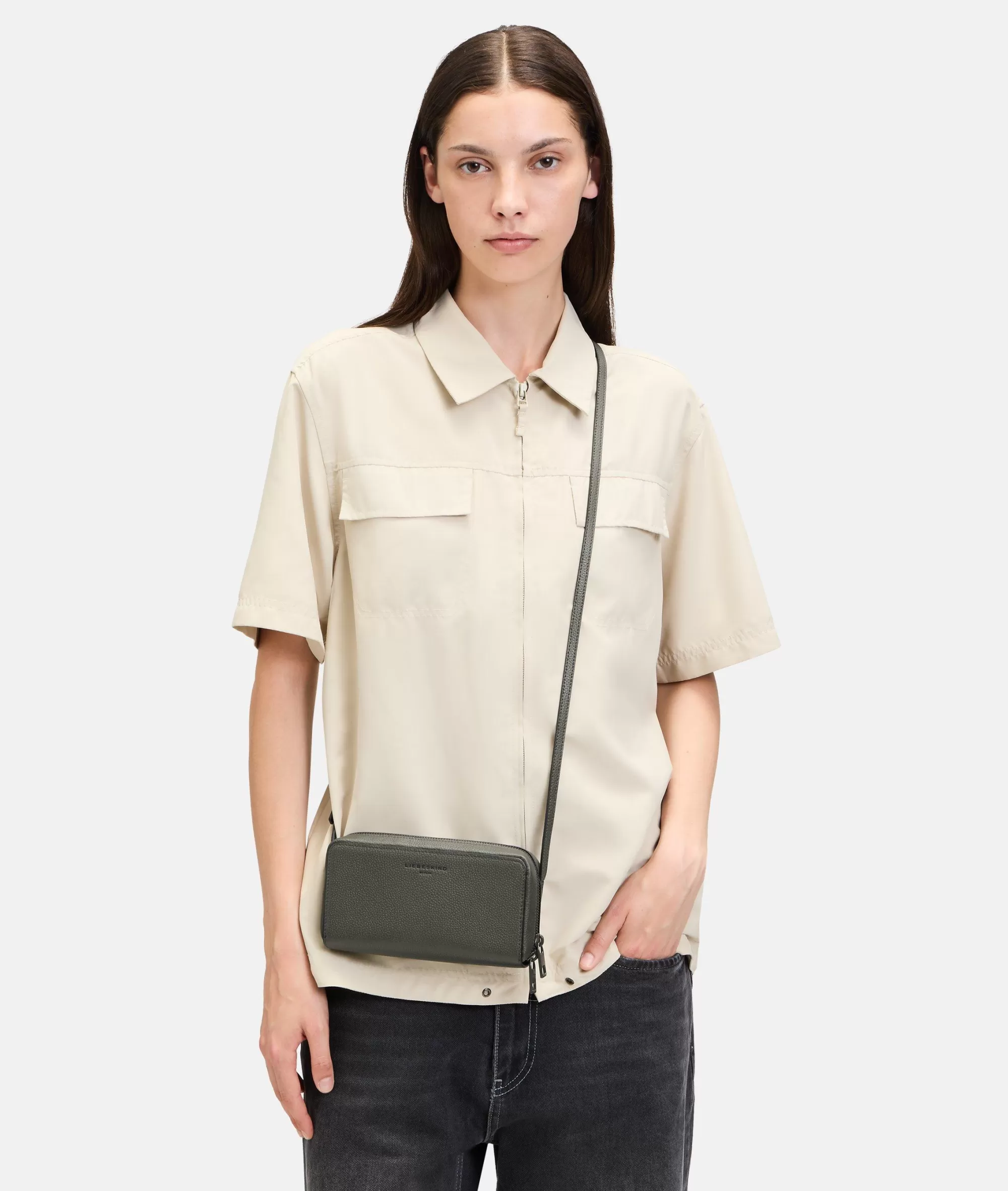 LIEBESKIND BERLIN  Ledertaschen | Umhängetaschen<Lou Crossbody XS olivgrün