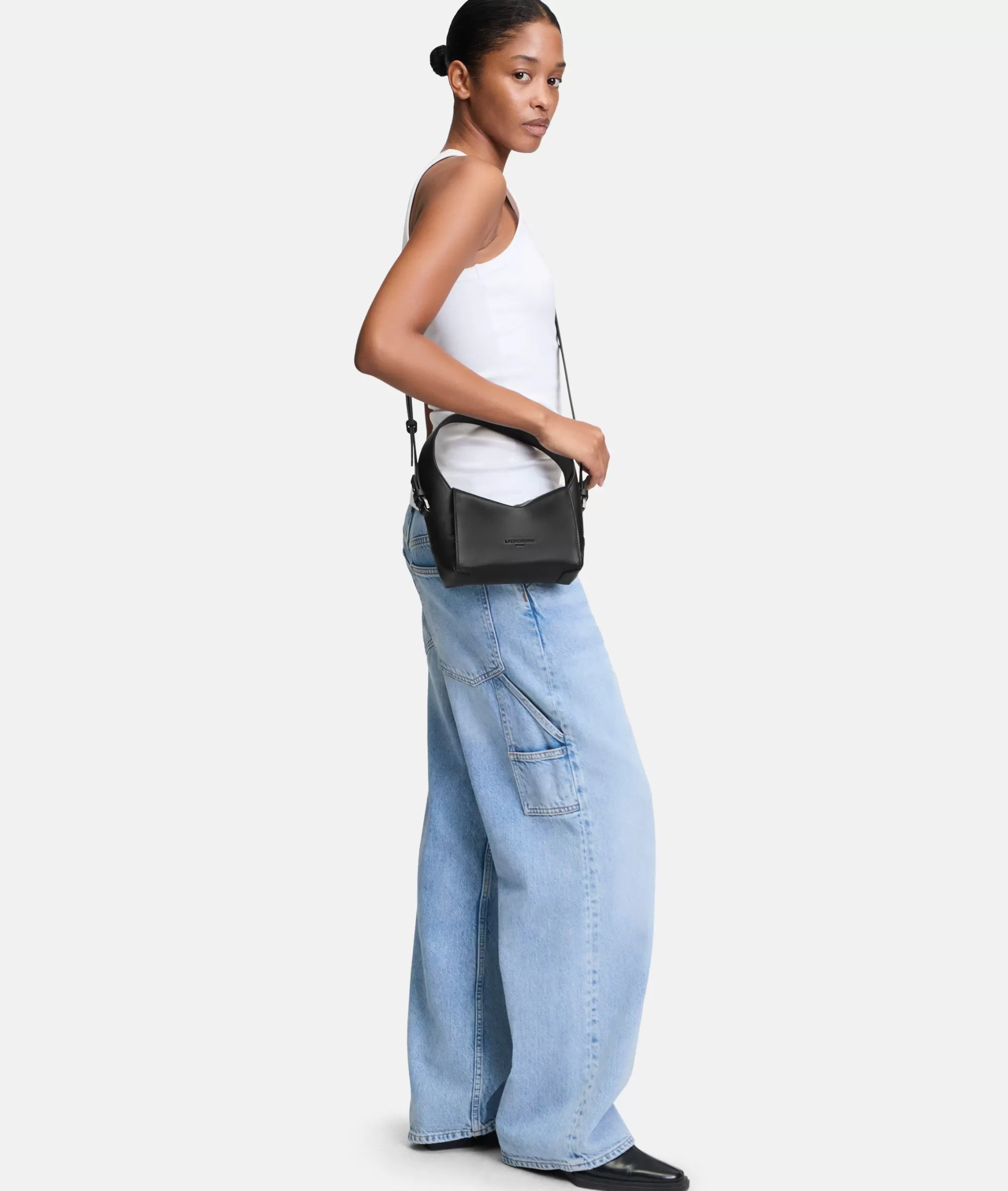 LIEBESKIND BERLIN  Ledertaschen | Schultertaschen<Lou Hobo XS schwarz