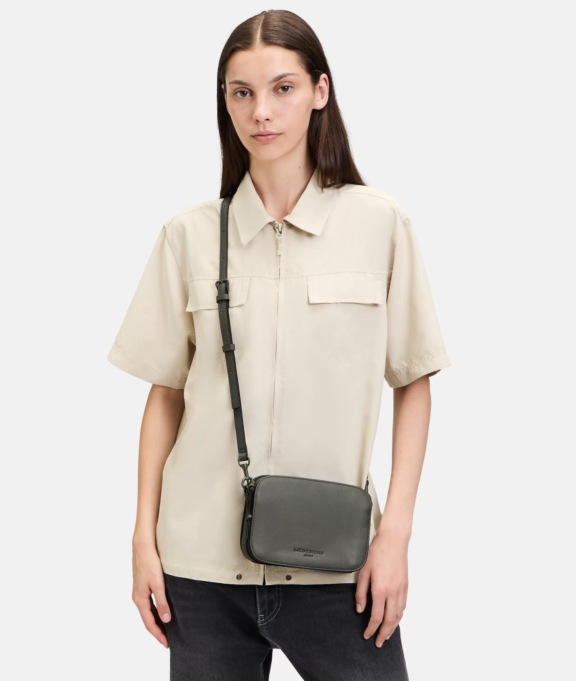 LIEBESKIND BERLIN  Ledertaschen | Umhängetaschen<Luka Crossbody olivgrün