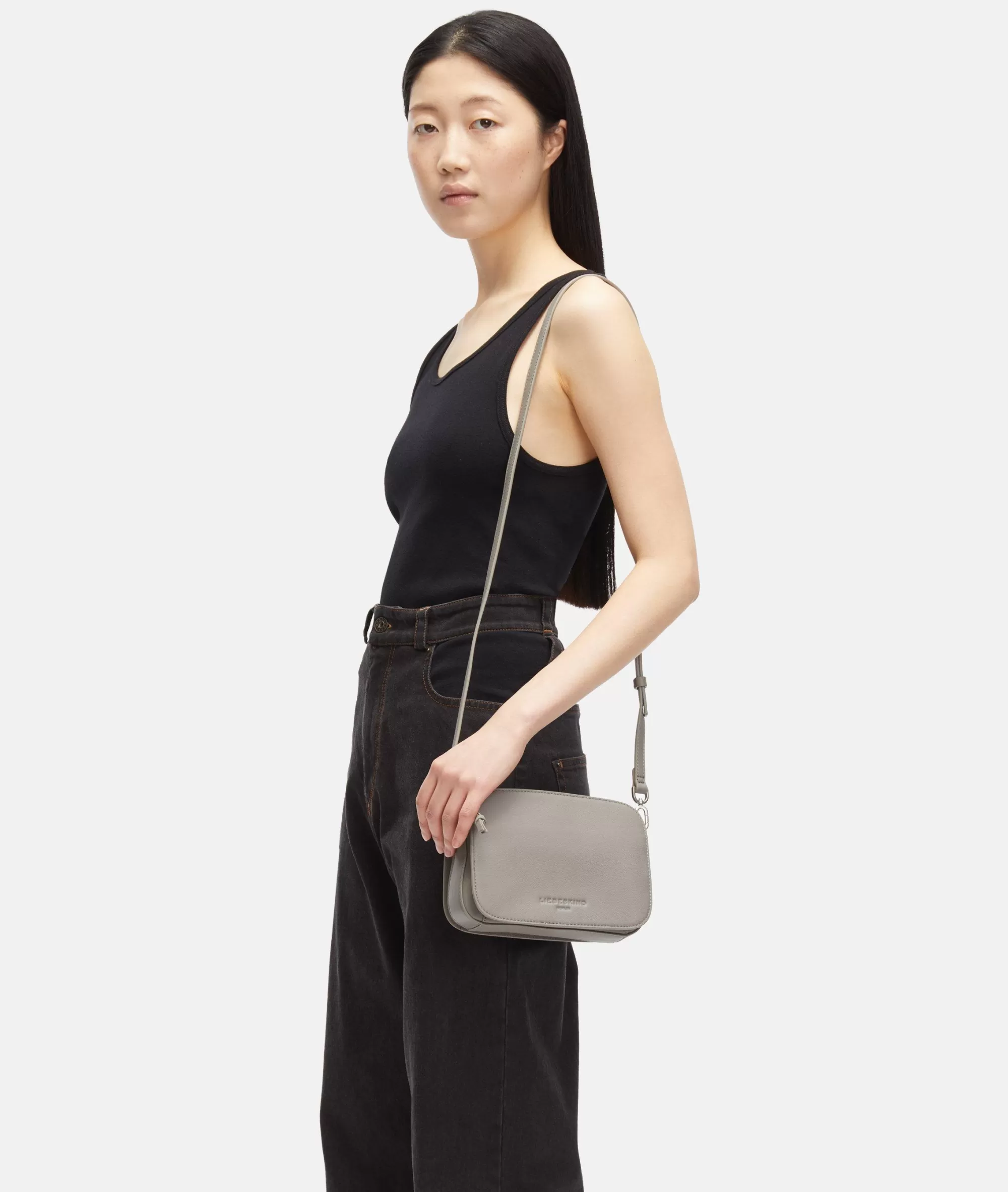 LIEBESKIND BERLIN  Ledertaschen | Umhängetaschen<Luka Crossbody steingrau