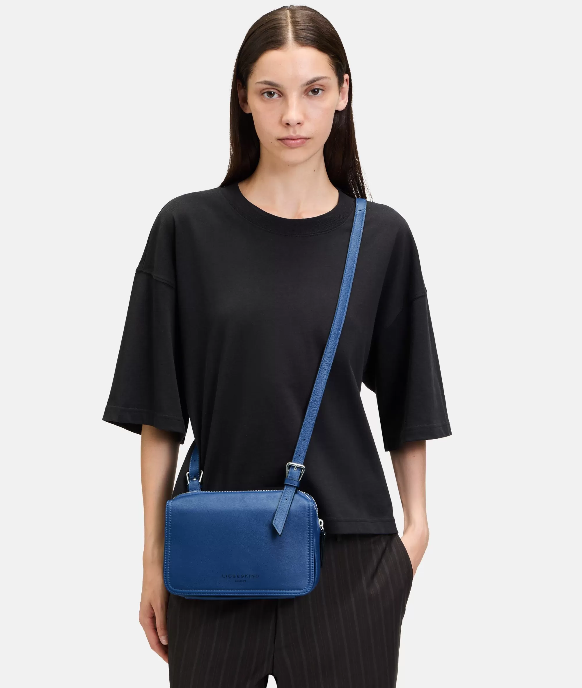 LIEBESKIND BERLIN  Ledertaschen | Umhängetaschen<Mareike Crossbody royalblau