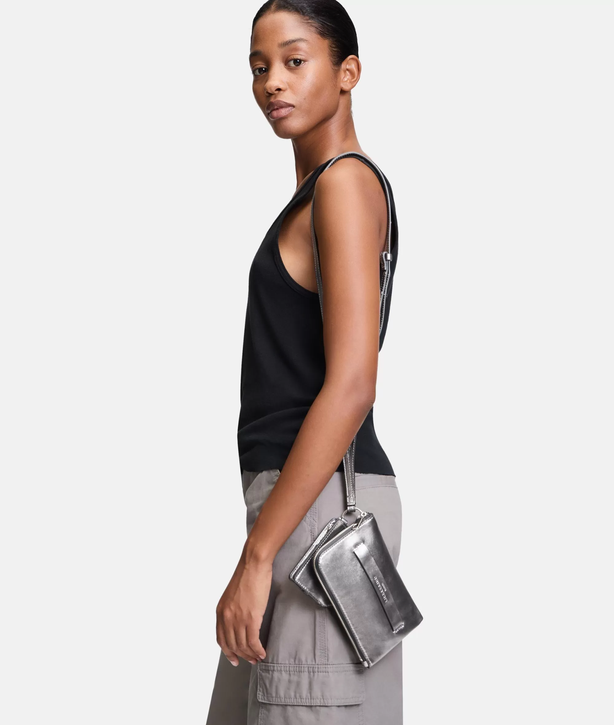 LIEBESKIND BERLIN  Handytaschen<Metallic Lora Pouch silber