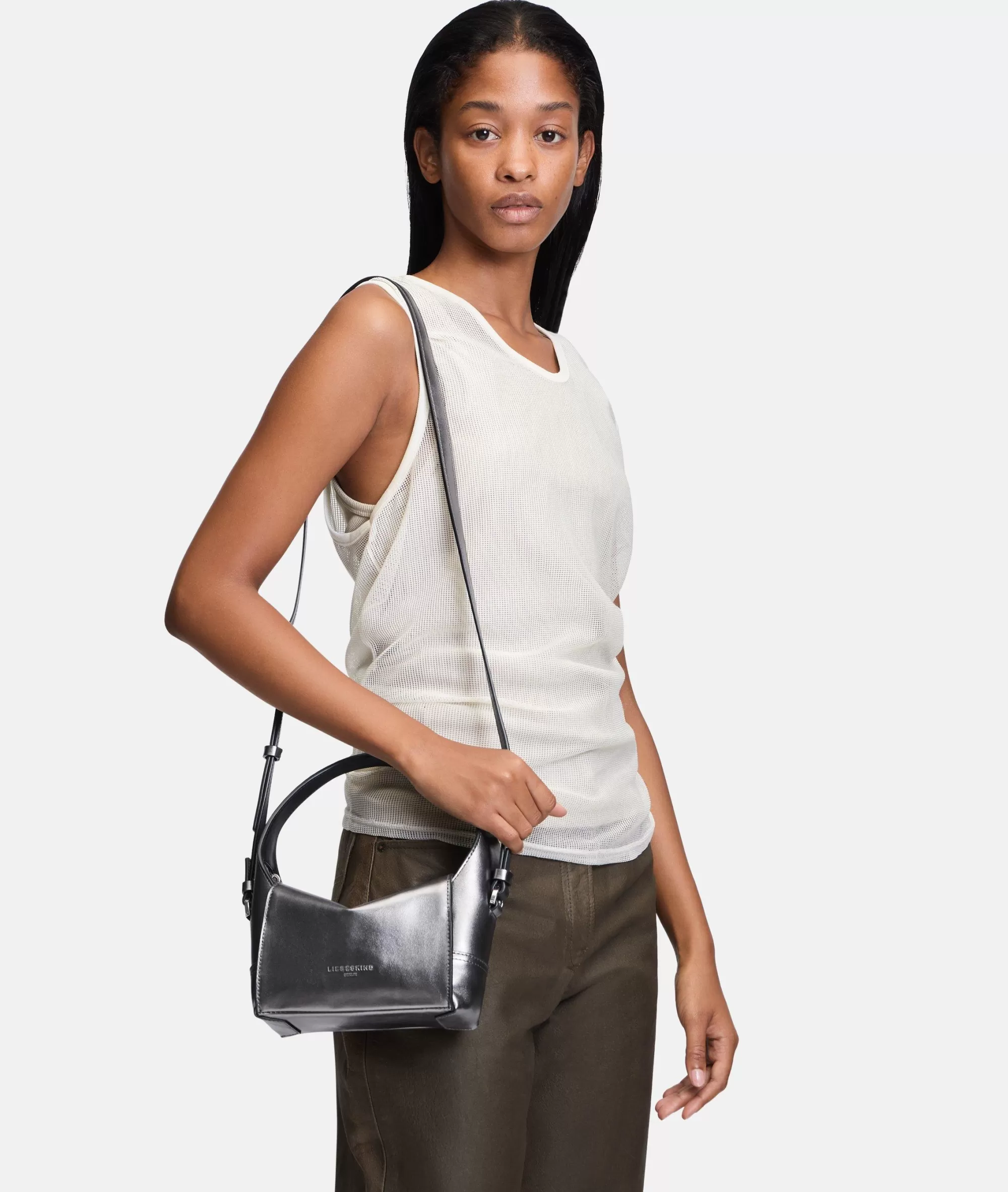 LIEBESKIND BERLIN  Schultertaschen<Metallic Lou Hobo XS silber
