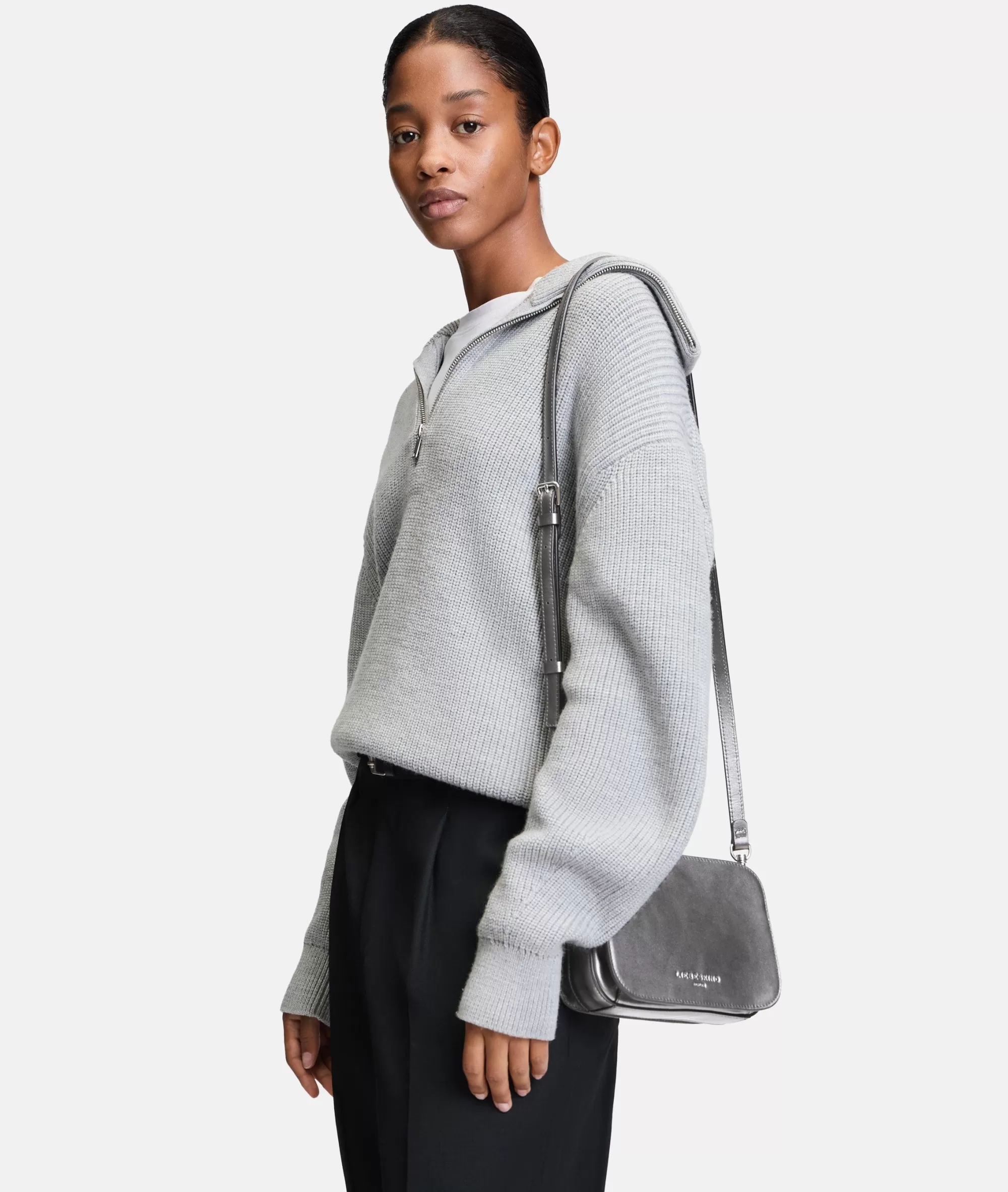 LIEBESKIND BERLIN  Ledertaschen | Umhängetaschen<Metallic Luka Crossbody silber