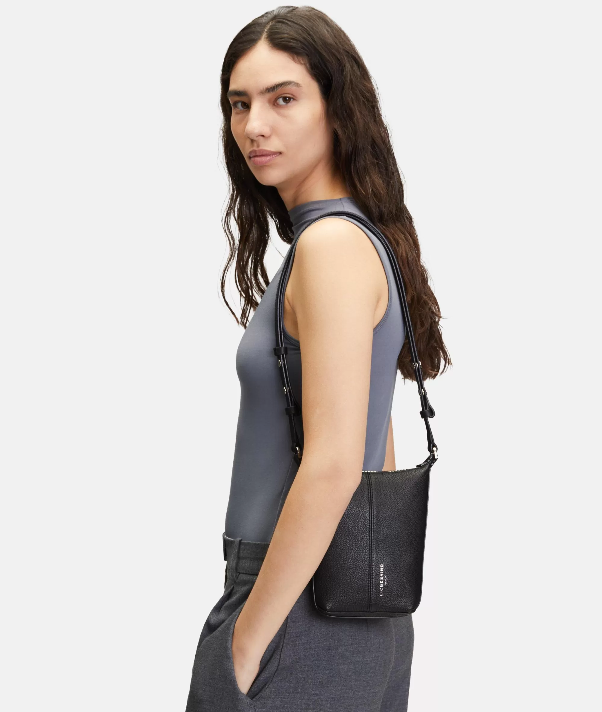LIEBESKIND BERLIN  Ledertaschen | Umhängetaschen<Paris Crossbody XS schwarz