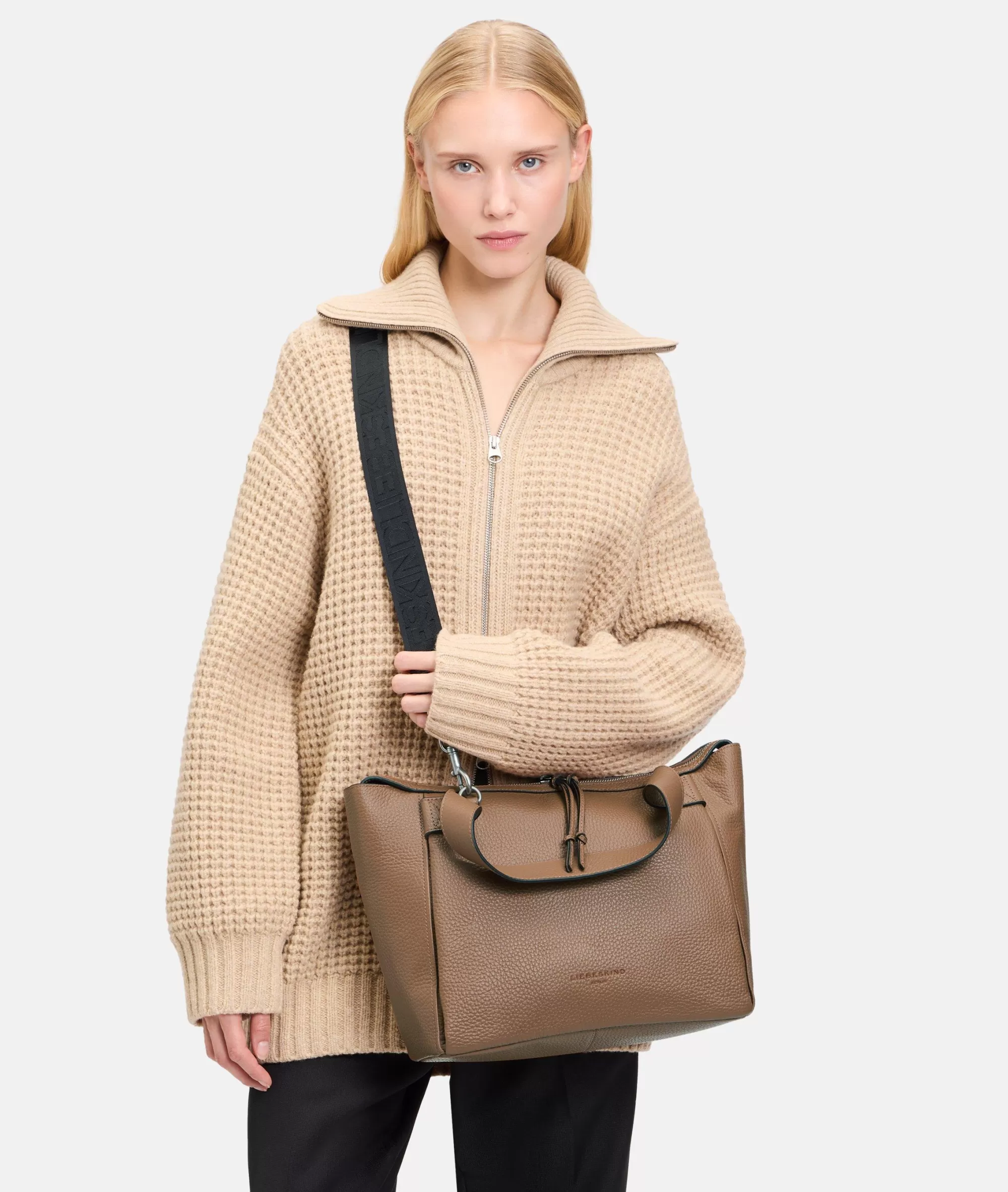 LIEBESKIND BERLIN  Ledertaschen | Schultertaschen<Satchel M zimt